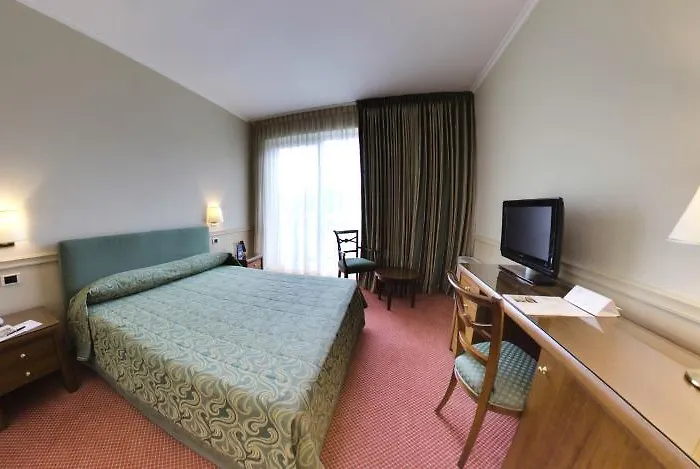 Barchetta Excelsior מלון קומו